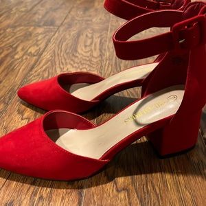 Red low toe shoes from dream Paris